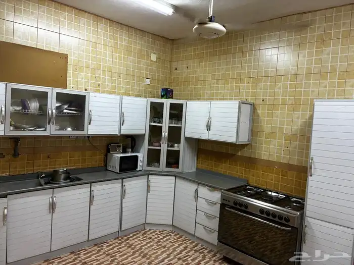 مجلس ضهر وغرفة نوم ومكيفات ودولاب مطبخ للبيع وعلى السوم 9