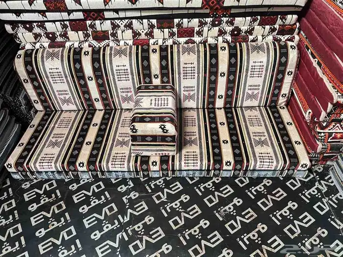 كراسي وطاولات 9