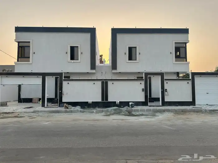 فيلا دور وملحق للبيع في حي القرينية 0