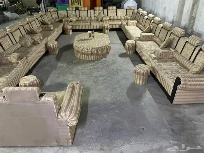 كنب نضيف سته في عشره للبيع للتواصل ( ) 2