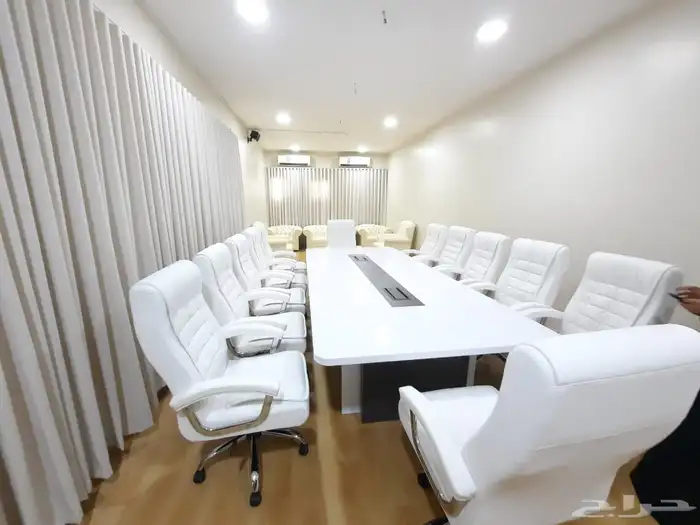 طاولة اجتماع طاولة محاضرات كراسي جلد كراسي شبك كل مقاسات 7