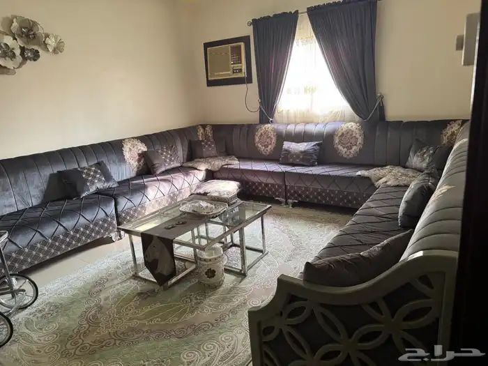 مجلس كامل مع الستارة للبيع المستعجل 0