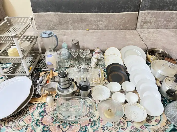 اغراض مطبخ و سرير أطفال و دفاية للبيع 2