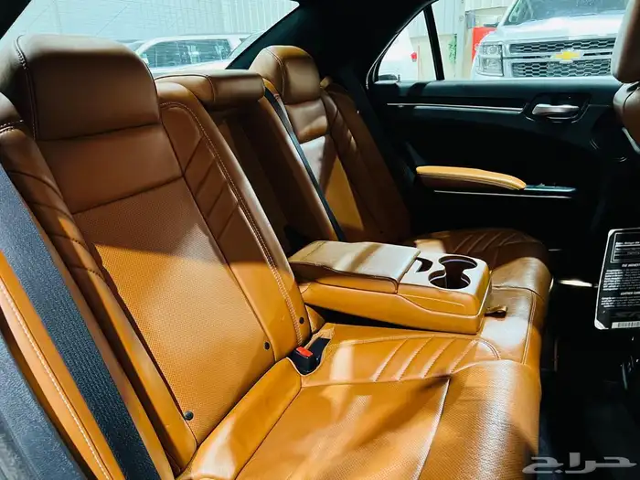 كرايزلر 2017 SRT V8 (بحالة ممتازة) 9