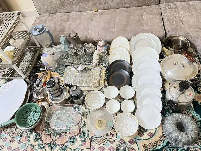 اغراض مطبخ و سرير أطفال و دفاية للبيع 0