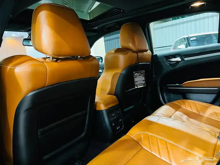 كرايزلر 2017 SRT V8 (بحالة ممتازة) 8