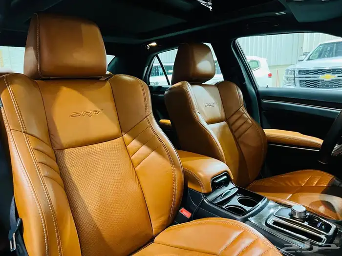 كرايزلر 2017 SRT V8 (بحالة ممتازة) 5
