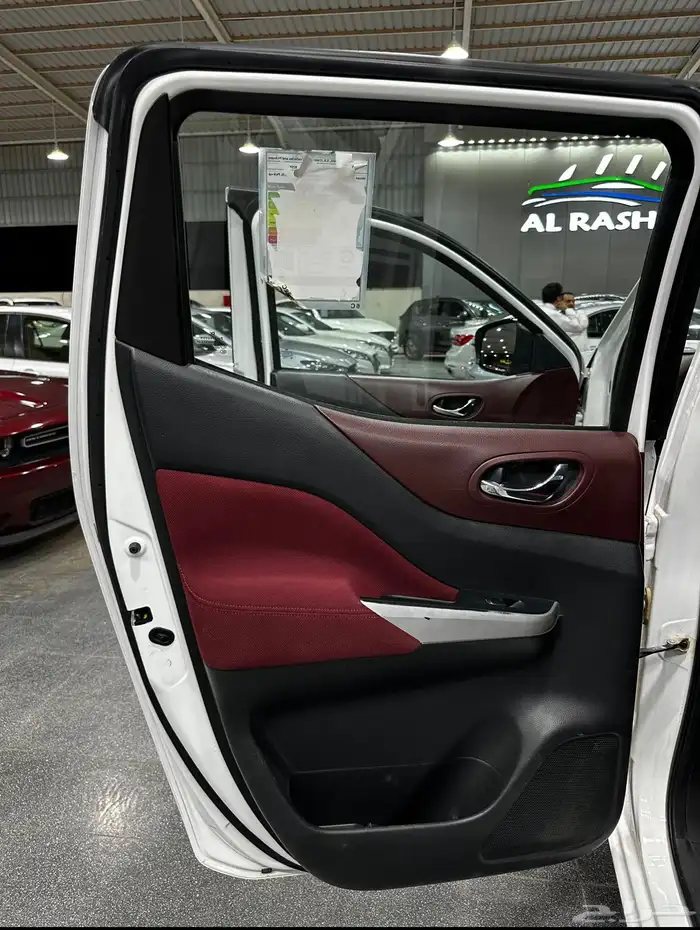 نافارا ديزل 2018 فل كامل دبل لدى معرض(عبيد الرشيدي) 12