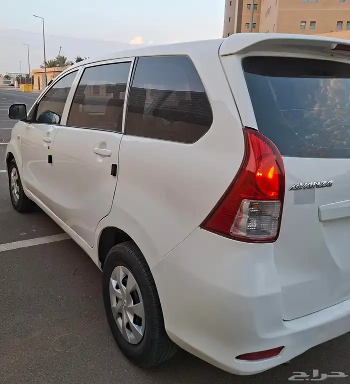 للبيع تويوتا فانزاء تماتيك مديله 2015 مشااله ممتازه للمستخدم 3