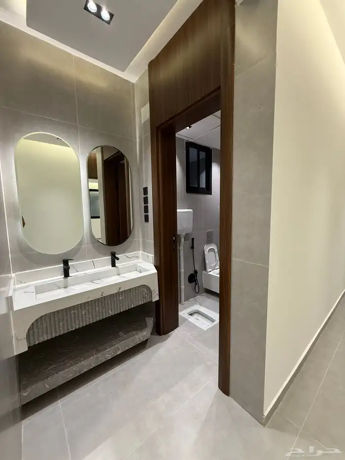 شقق علويه 6 غرف بتصميم فندقي قرب ممشي الراقي -بسعر 560الف 10