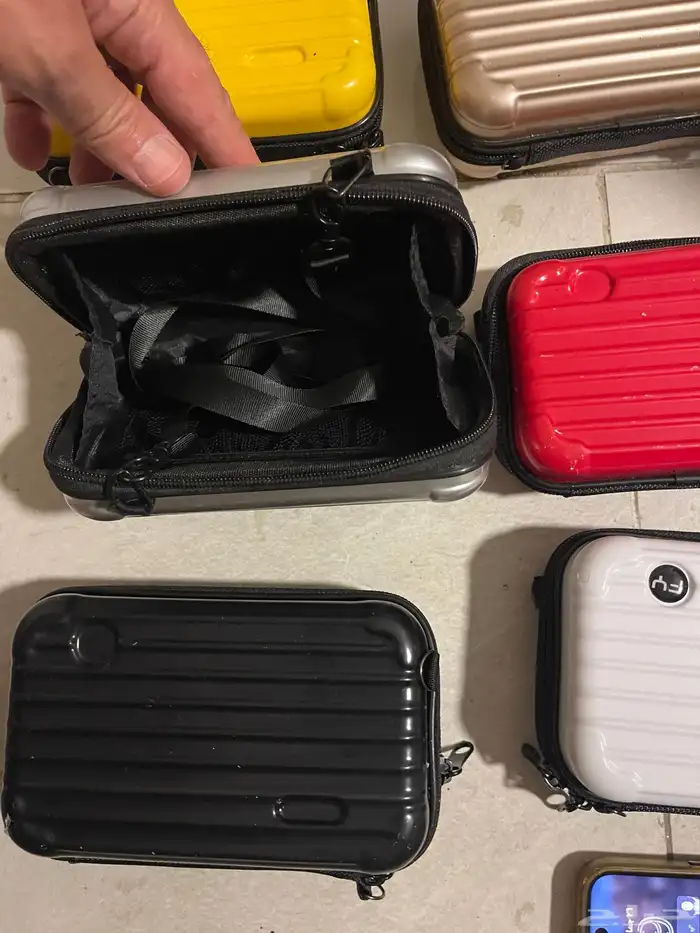 شنط يد للجنسين 0