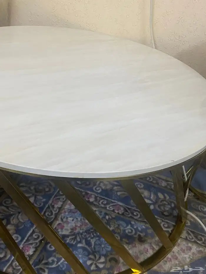 طاولات جديده مالها سنه عندي 1