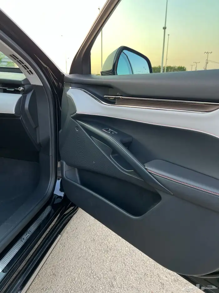 فورد تورس تيتانيوم (تم البيع). 26