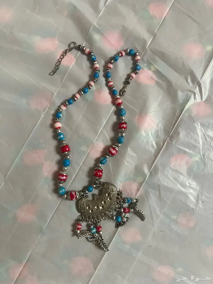 قلايد قديمه جدا 0