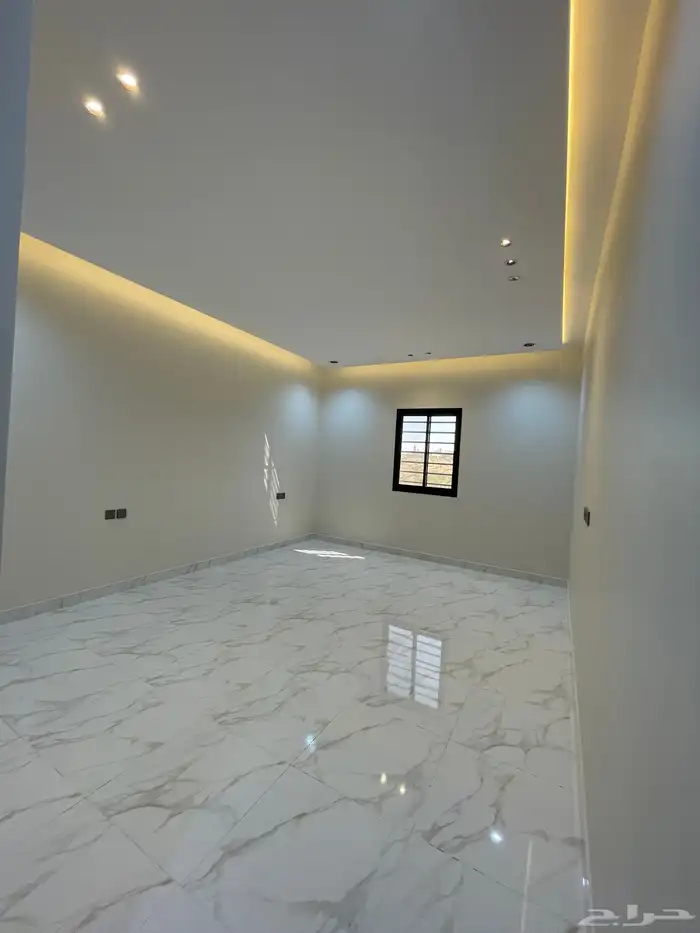 للبيع شقه دور أرضي مع حوش وسيع وبايكه خميس مشيط 17