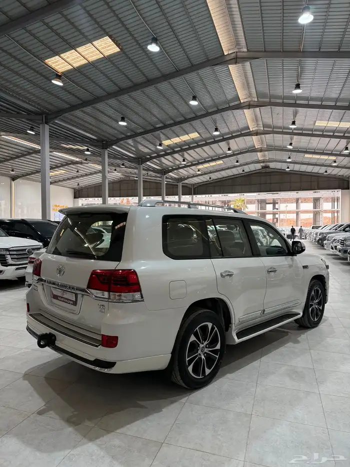 لاندكروزر GXR. سعودي 8 سلندر 2018 4