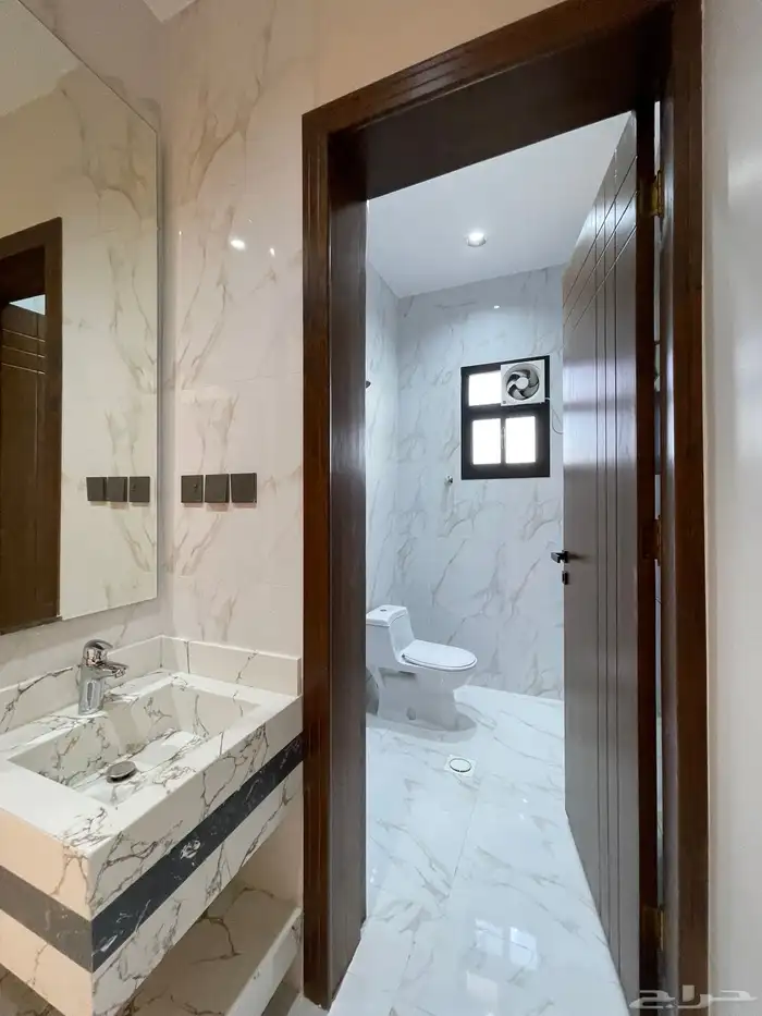 للبيع فيلا دورين وملحق من 750 الف مخطط 6 حى النور 30