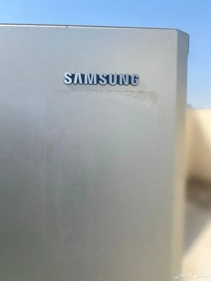 ثلاجة فريزر بحالة ممتازة جدا ولا يوجد أي مشكلة فقط الباب ح 10