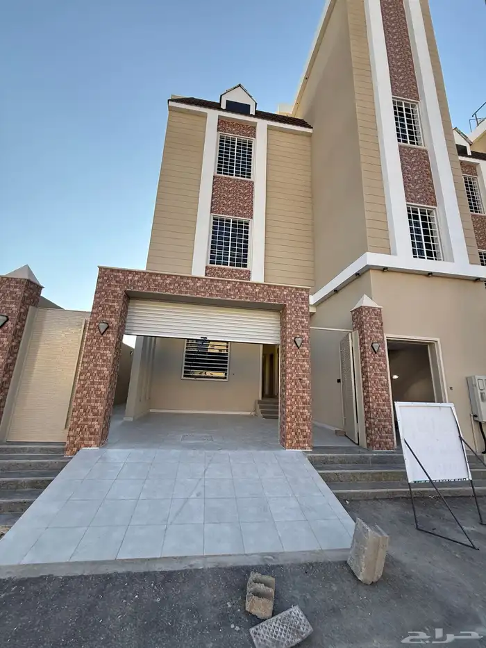 للبيع شقق ارضيه وعلويه بسعر صيدة ع برحه وسيعه بشمال الخميس 2