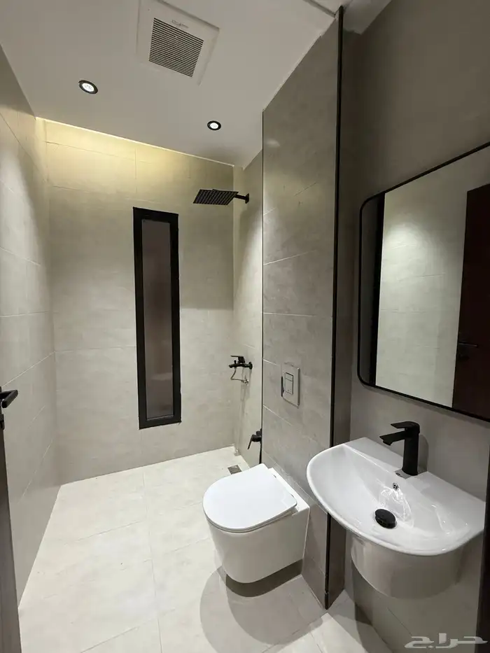 للبيع شقق ارضيه وشقق علويه ف ابها المحاله حي الزهور 33