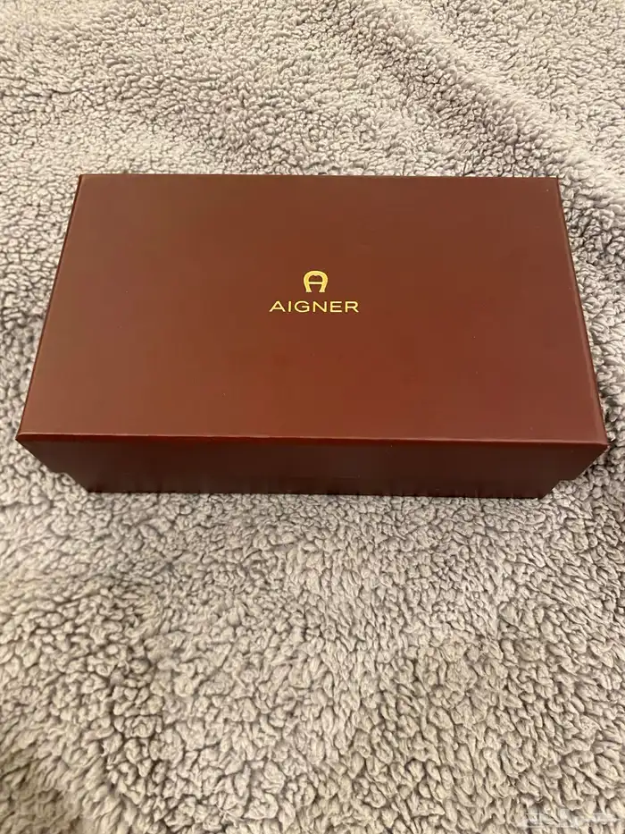 AIGNER 0