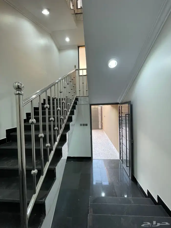 للبيع فيلا دورين وملحق من 750 الف مخطط 6 حى النور 5