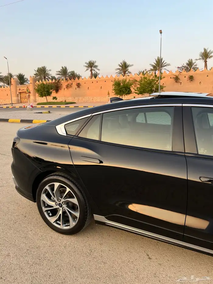 فورد تورس تيتانيوم (تم البيع). 15