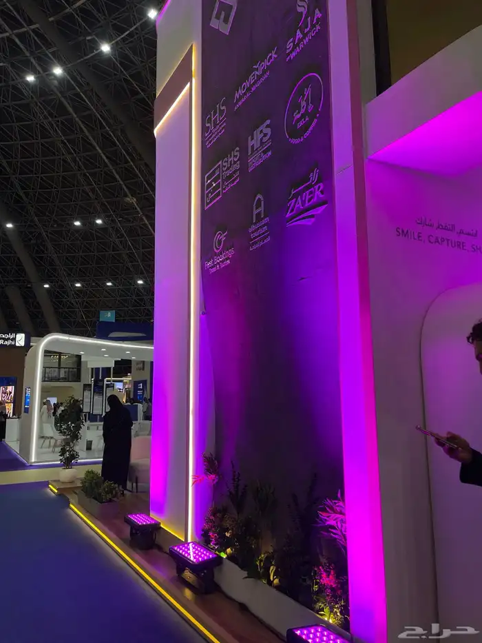 تنظيم المعارض و المؤتمرات شاشات صوتيات اضاءة بوثات 6