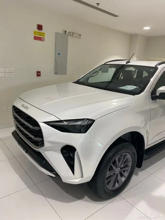 ايسوزو MUX 2025 1