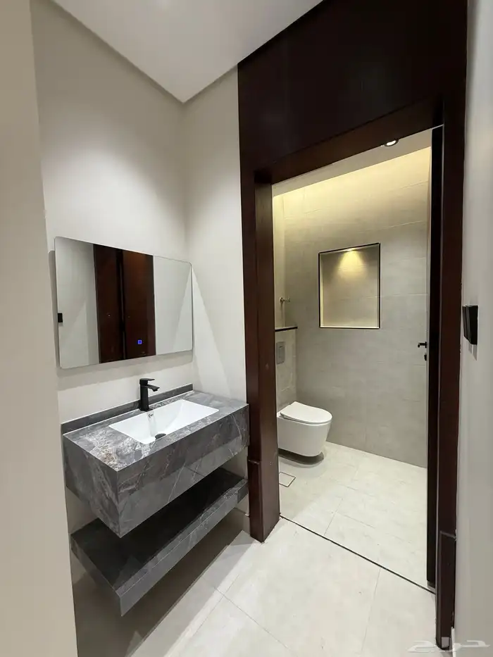 للبيع شقق ارضيه وشقق علويه ف ابها المحاله حي الزهور 8