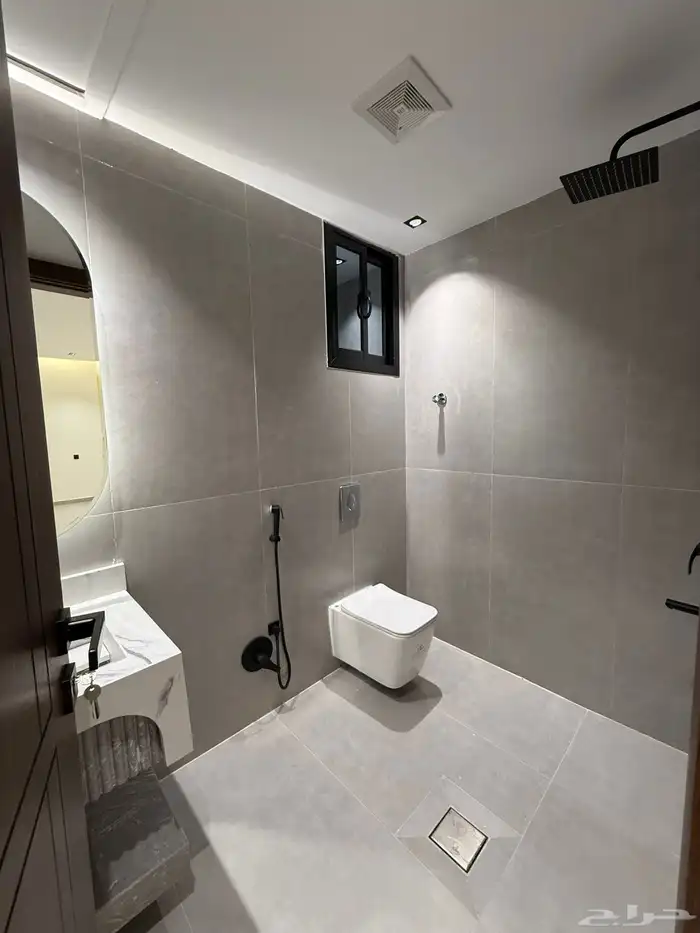 شقق علويه 6 غرف بتصميم فندقي قرب ممشي الراقي -بسعر 560الف 15