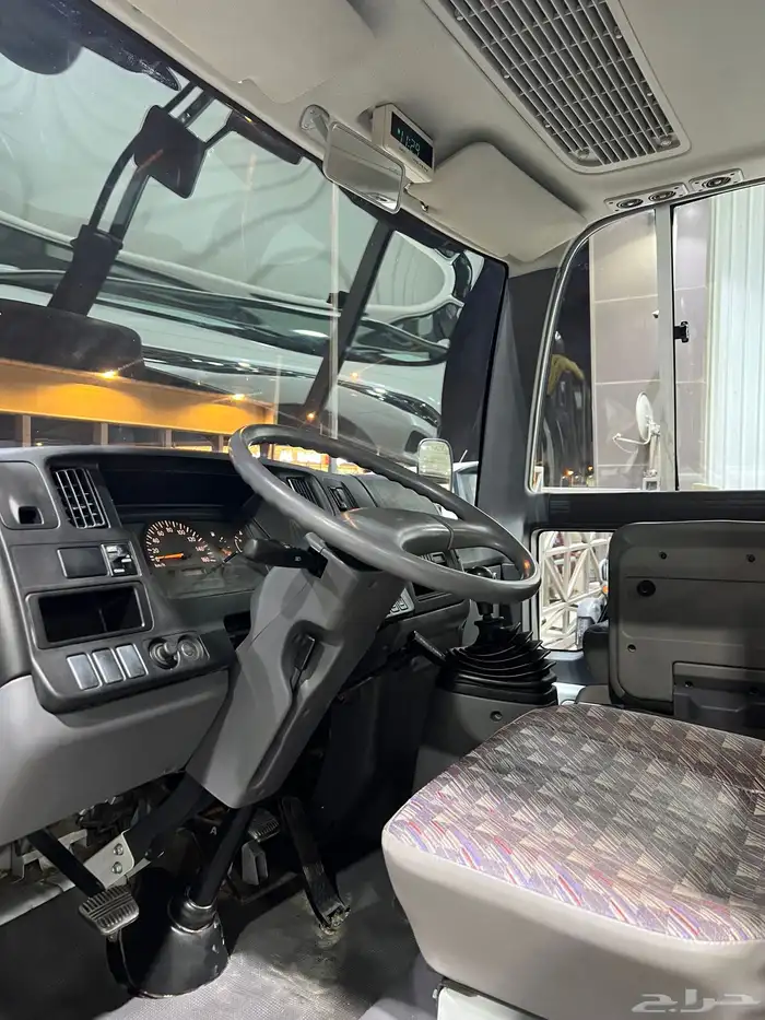 للبيع باص نيسان سيفيليان موديل 2008 ممشي قليل 7