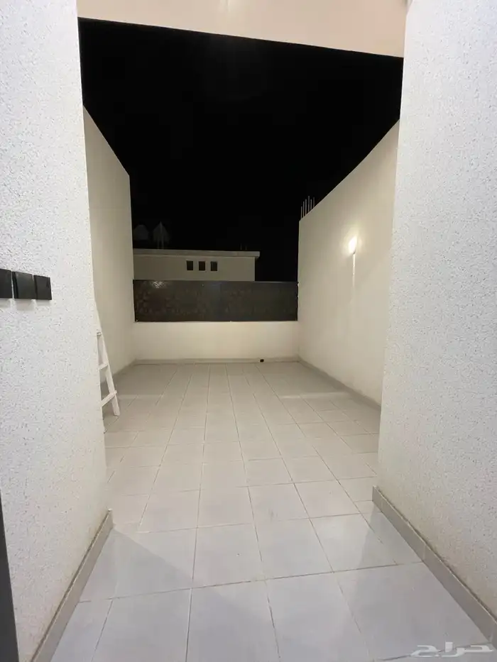 للبيع شقق روف أرضي وعلوي بالمحاله ابها 30