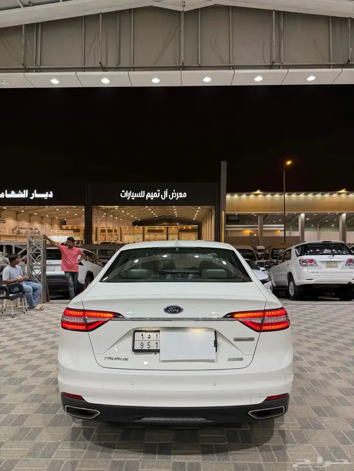 للبيع فورد تورس موديل 2021 4