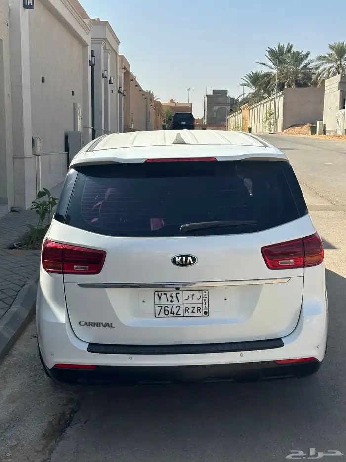 للبيع كيا كرنفال 2019   ديزل   11 راكب   نظيفة جدا 1