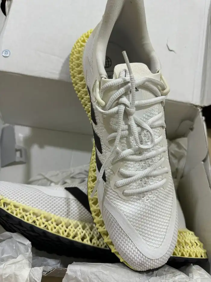 شوز اديداس اصلي وكاله مقاس 44 5 0