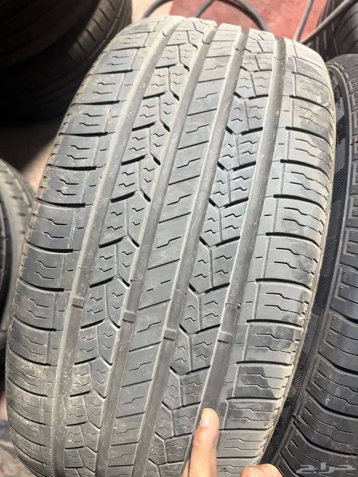 كفرين 245 45 19 مستخدمة نضيف جدا  ومشروطة 0