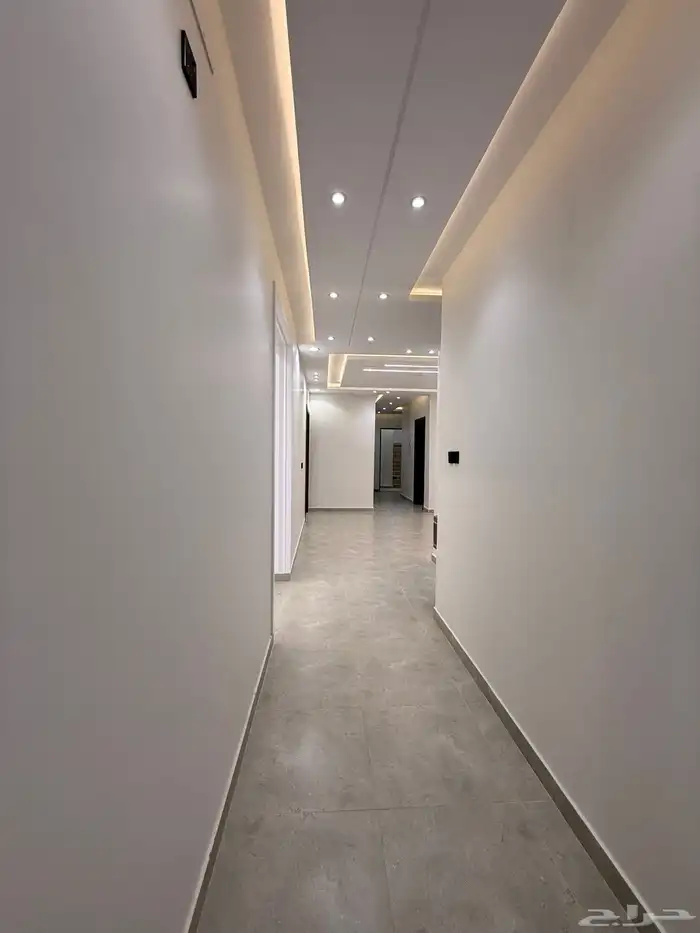 للبيع دور ثاني 6 غرف وسطح بسعر 500الف خلف العثيم بالمحالة 30