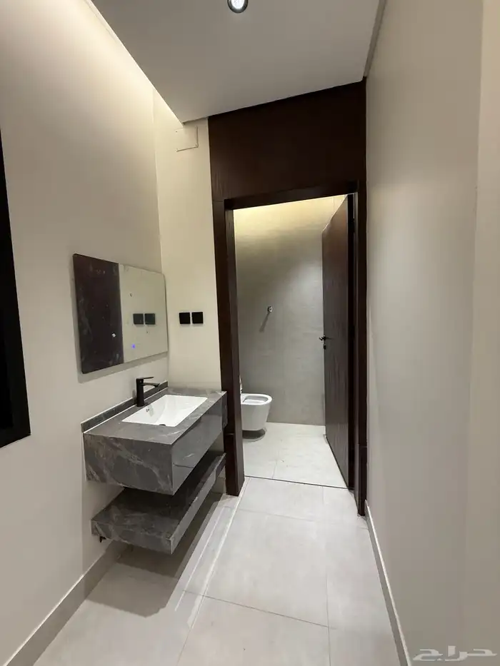 للبيع شقق ارضيه وشقق علويه ف ابها المحاله حي الزهور 27