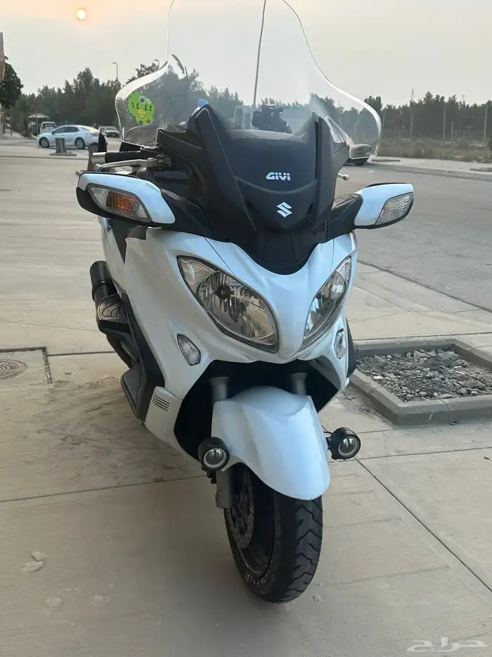 سوزوكي برجمان 650cc 1