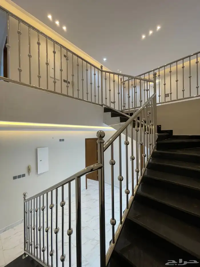 للبيع فيلا دورين وملحق من 750 الف مخطط 6 حى النور 23