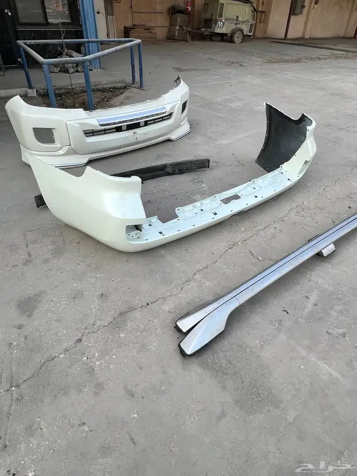 صدام وباب لاندكروزر 0