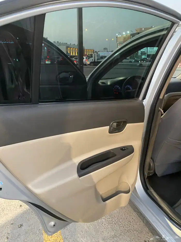 للبيع اكسنت 2011 4