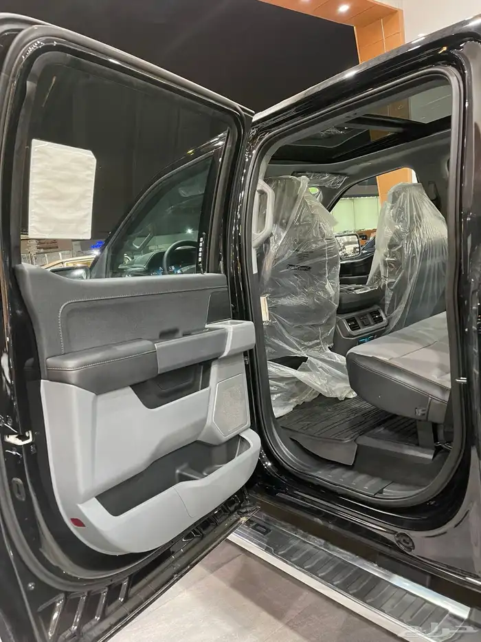 فورد f150  LARIAT جديد 2024 6