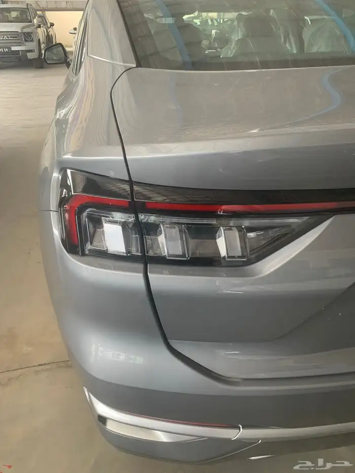 فورد امبيانتي 2026 لون رصاصي فاتح 5