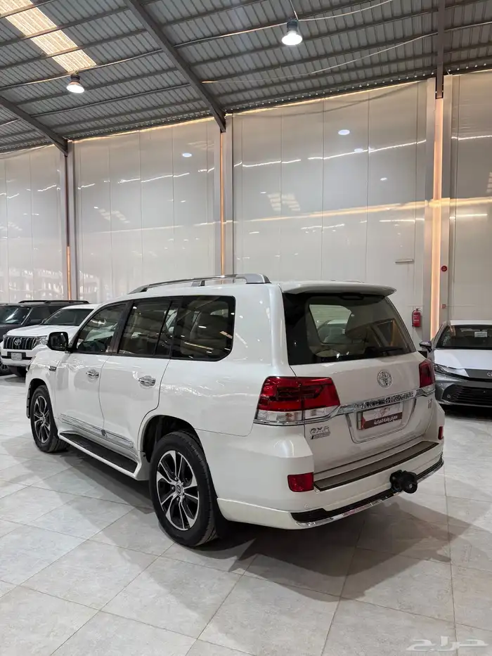 لاندكروزر GXR. سعودي 8 سلندر 2018 3