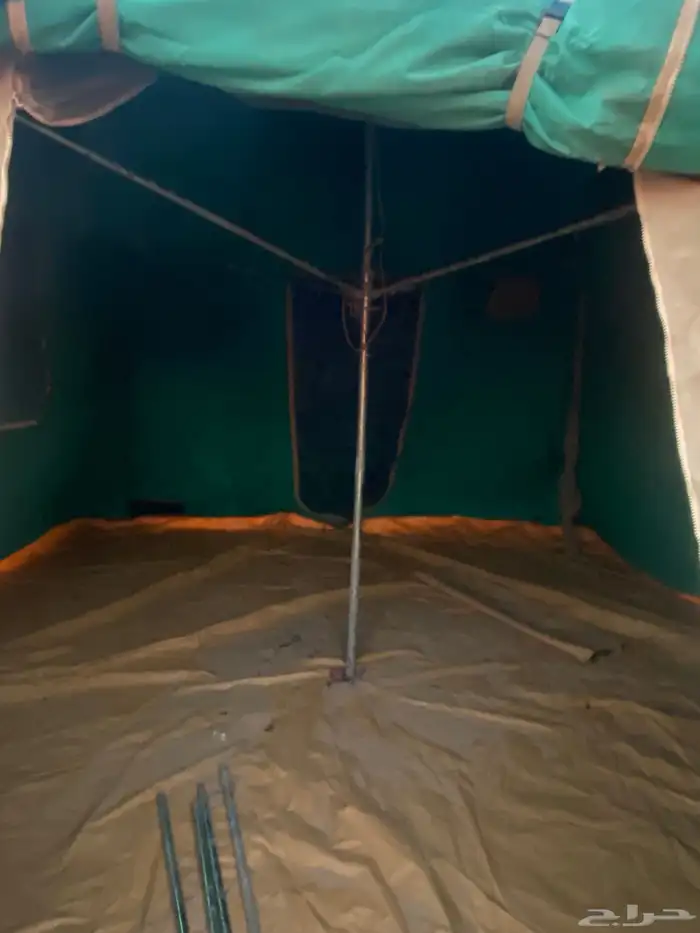 خيمه البيرق 5 في 5 نضيفه ضد الماء به شق بسيط والى يضر 1