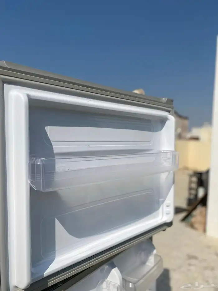 ثلاجة فريزر بحالة ممتازة جدا ولا يوجد أي مشكلة فقط الباب ح 0