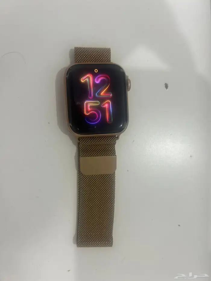 ساعة ابل SE 6