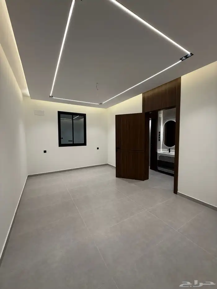 شقق علويه 6 غرف بتصميم فندقي قرب ممشي الراقي -بسعر 560الف 5